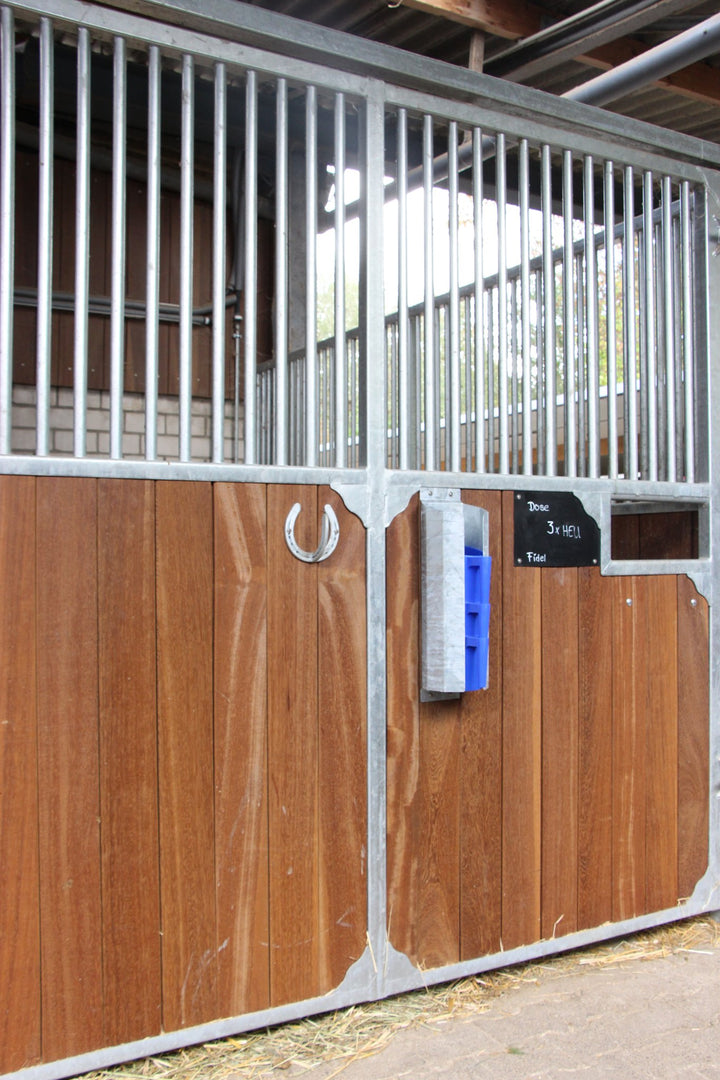 Equibreeze FeedFix Schaufelhalter feuerverzinkt mit 3 Schaufeln