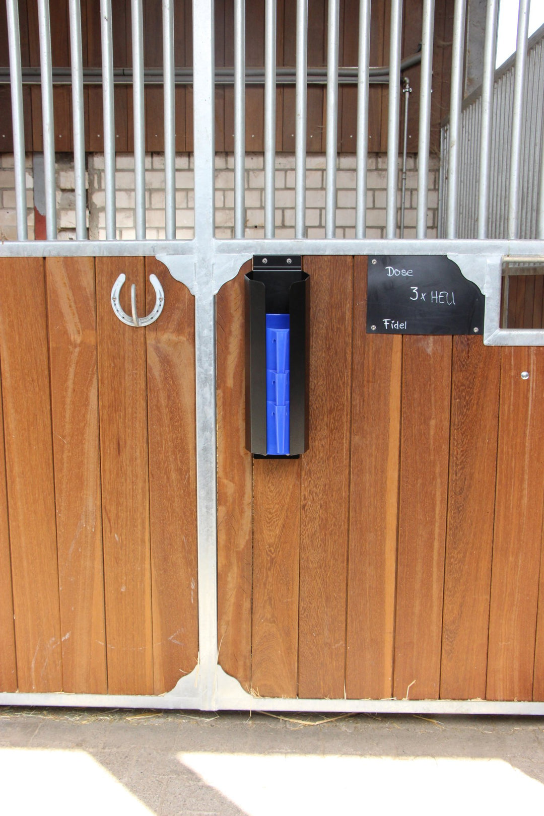 Equibreeze FeedFix Schaufelhalter schwarz pulverbeschichtet mit 3 Schaufeln